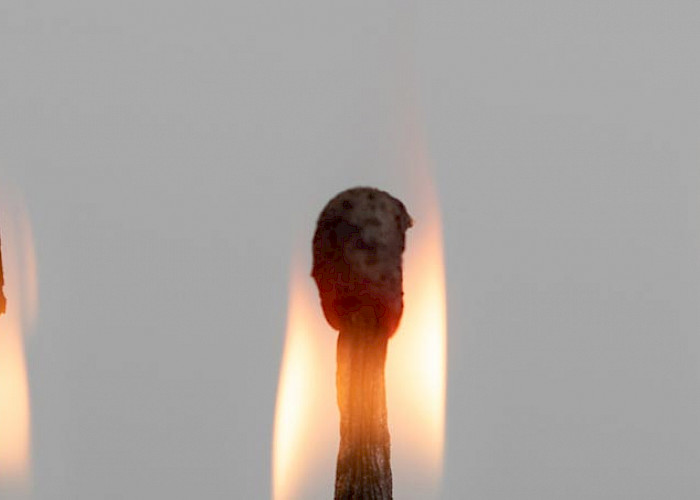 Brennende Zündhözer - © 